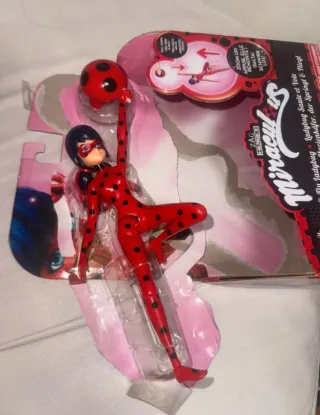 Muñeca Ladybug Jump & Fly Miraculous Bandai