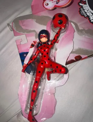 Muñeca Ladybug Jump & Fly Miraculous Bandai