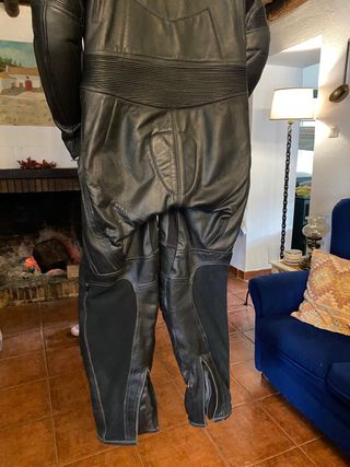 Mono de moto cuero negro