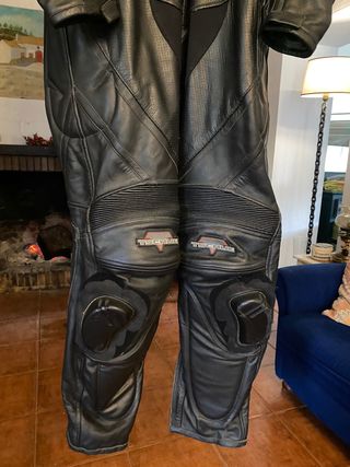 Mono de moto cuero negro