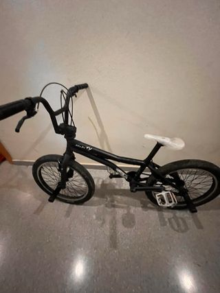 Bicicleta BMX Negra