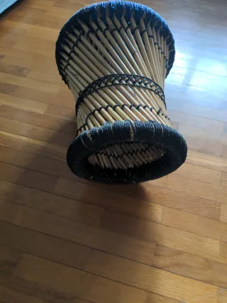 Taburete de bambú tejido