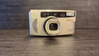 Cámara Nikon analogica One Touch Zoom 90 de 35 mm