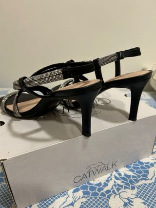 Sandalias de tacón con pedrería brilli brilli