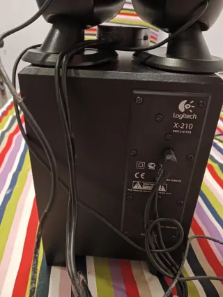 Altavoces Logitech X-210  2.1 Negros