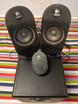 Altavoces Logitech X-210  2.1 Negros