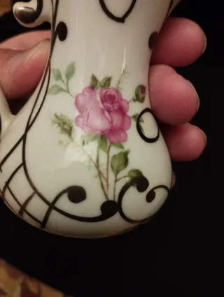 Jarra pequeña de cerámica pintada mano