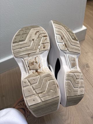 Deportivas Puma Beige y Blancas