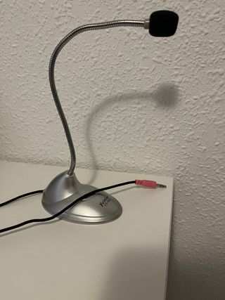 Micrófono de sobremesa con cuello flexible
