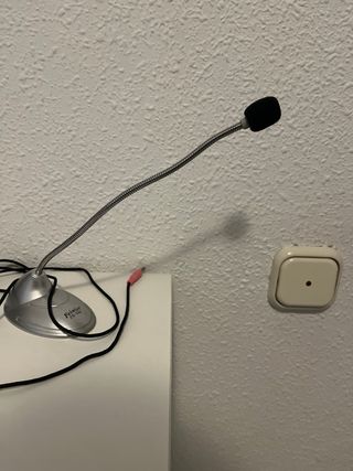Micrófono de sobremesa con cuello flexible