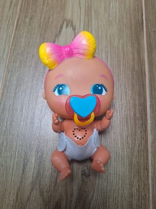 Dos muñecas Bellies con accesorios y ropa