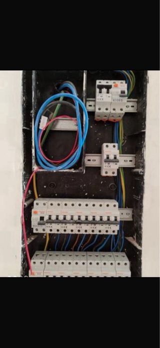 SERVICIO ELÉCTRICO ( URGENCIAS Y MAS )