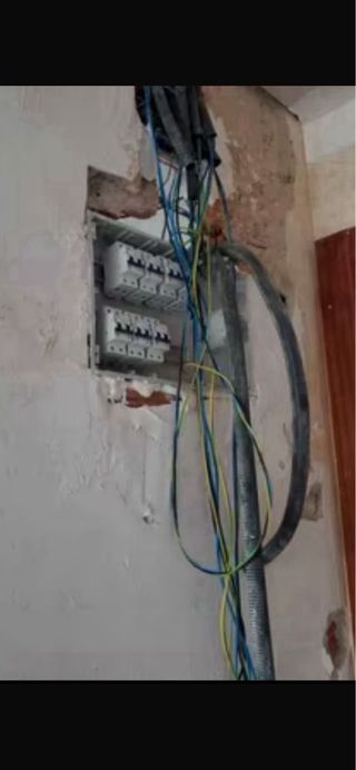 SERVICIO ELÉCTRICO ( URGENCIAS Y MAS )