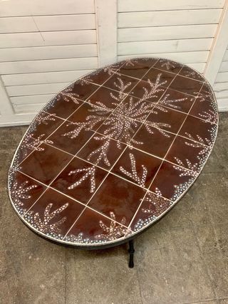 Mesa centro metal y cerámica diseño floral