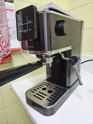 Cafetera Cecotec Negra