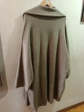 Abrigo beige/gris talla única