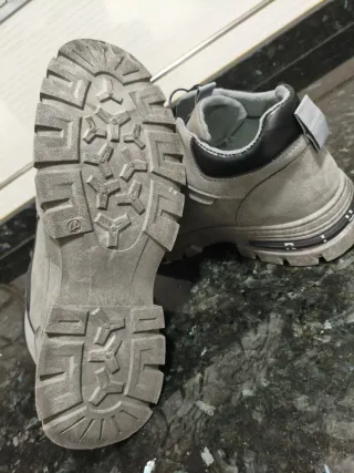 Zapatos casuales grises HASTA EL VIERNES