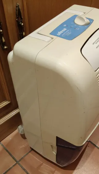 Deshumidificador Ufesa grande.