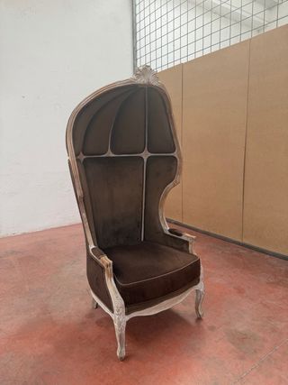 Sillón orejero vintage marrón y blanco