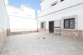Casa en venta en Lucena