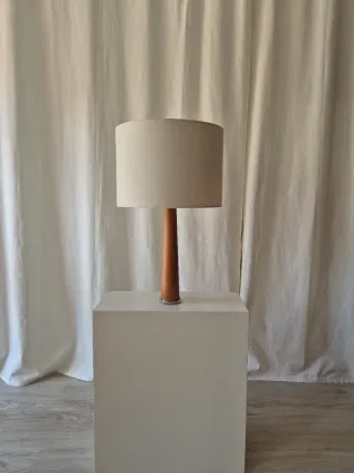 Lampada da tavolo in legno