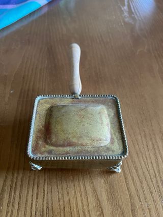 Posacenere  antico in ottone con manico