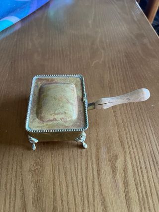 Posacenere  antico in ottone con manico