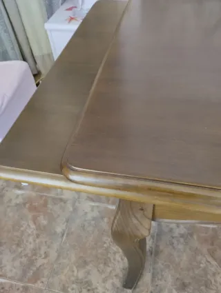 Mesa de salón de madera extensible