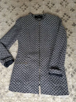 Chaqueta Zara cremallera y bolsillos