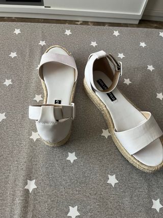 Sandalias Karl Lagerfeld Blancas  39-40  cm25