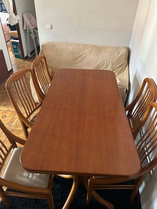 Mesa de comedor extensible de madera con 5 sillas