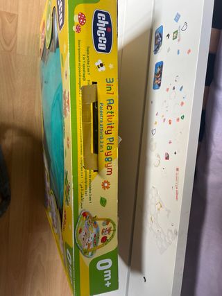 Manta de juegos Chicco con arco y juguetes