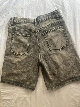 Pantalón corto vaquero gris