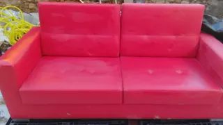 Sofá de cuero rojo 2 plazas