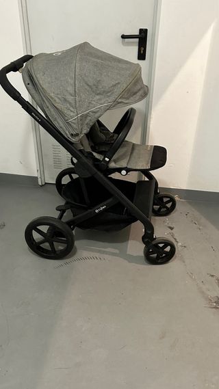 Silla de bebé Cybex con capazo gris
