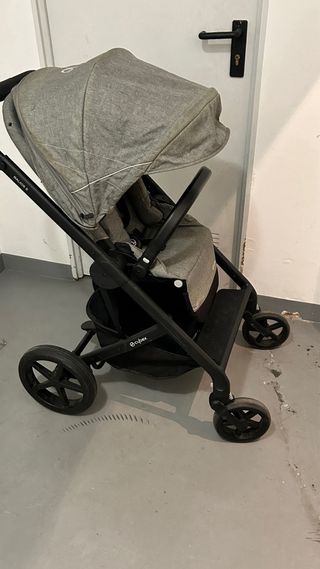 Silla de bebé Cybex con capazo gris