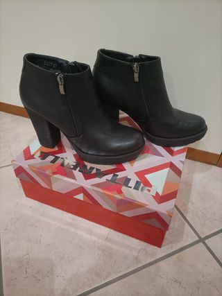Stivaletti neri Pittarello Tg 37