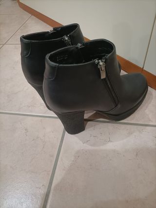 Stivaletti neri Pittarello Tg 37