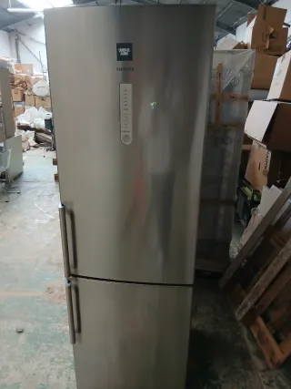 Frigorífico plateado