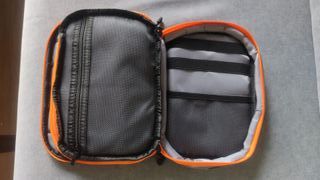 Organizador de Cables de Viaje Naranja y Gris