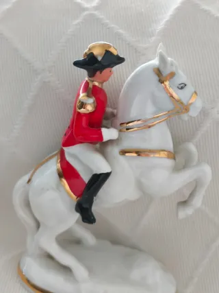 Figura porcelana jinete escuela ecuestre