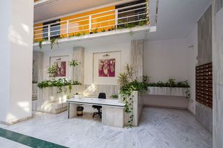 Local comercial en venta en Playa de la Fontanilla en Marbella