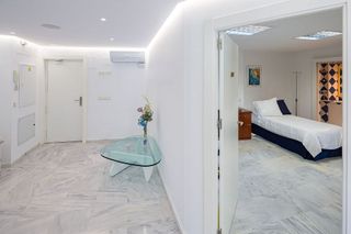 Local comercial en venta en Playa de la Fontanilla en Marbella