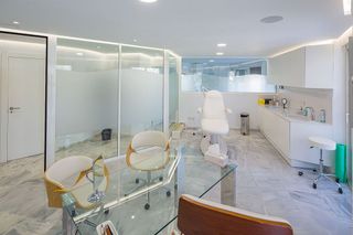 Local comercial en venta en Playa de la Fontanilla en Marbella