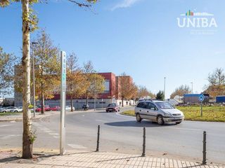 Local comercial en venta en Maria Auxiliadora - Barriada LLera en Badajoz
