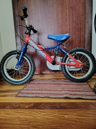Bicicleta Infantil Roja y Azul