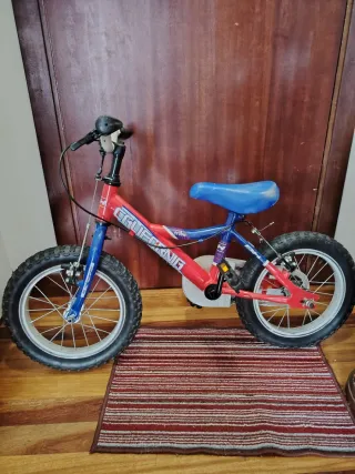 Bicicleta Infantil Roja y Azul