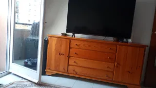 Comò in legno massello a Girona.