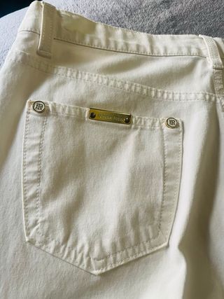Vaqueros blancos de marca