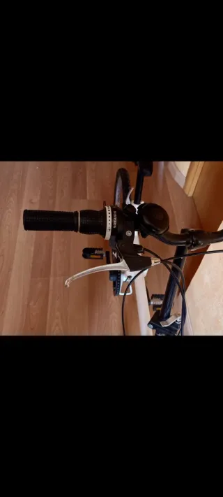 Bicicleta plegable blanca